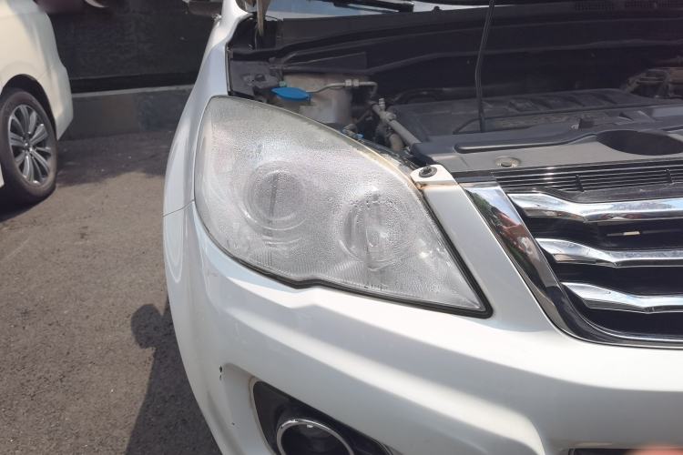Used Haval H6 2013 Upgraded Model 1.5T Manual Two-Wheel Drive Elite Version Right Front Headlight