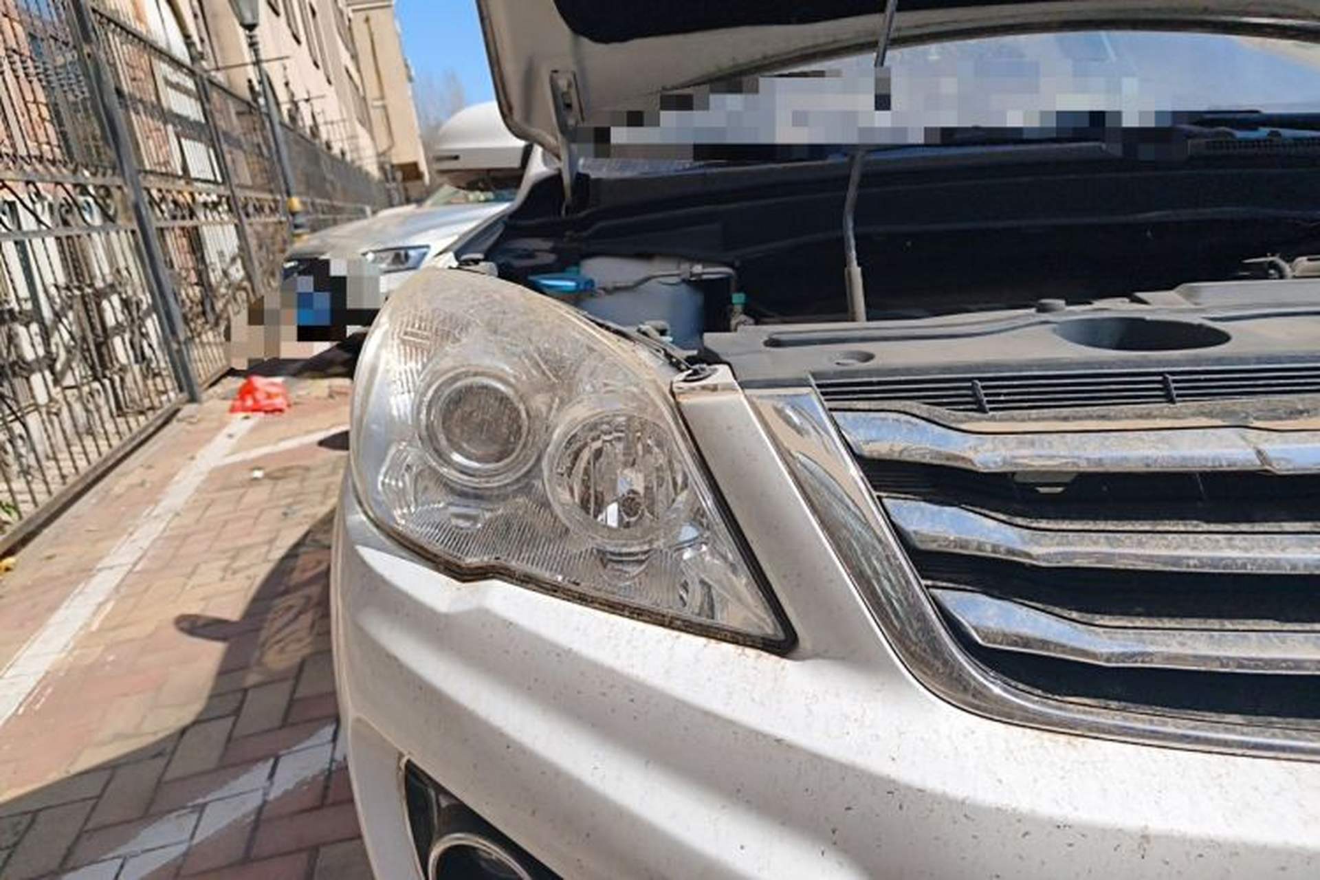 Used Haval H6 2013 Upgraded Model 1.5T Manual Two-Wheel Drive Elite Version Right Front Headlight