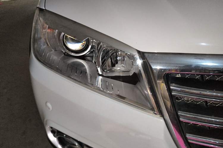 Used Haval H6 2013 Sports Edition 1.5T Manual Two-Wheel Drive Elite Model Right Front Headlight