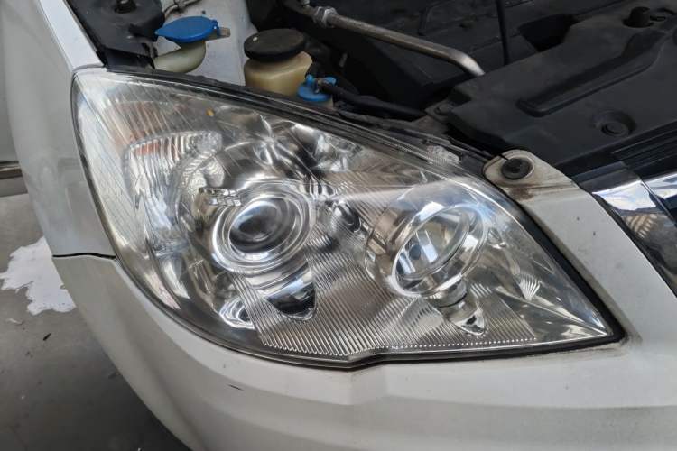 Used Haval H6 2013 Upgraded Model 1.5T Manual Two-Wheel Drive Elite Version Right Front Headlight