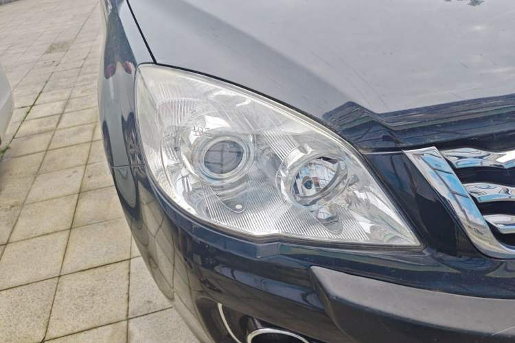 Used Haval H6 2013 Upgraded Model 1.5T Manual Two-Wheel Drive Elite Version Right Front Headlight