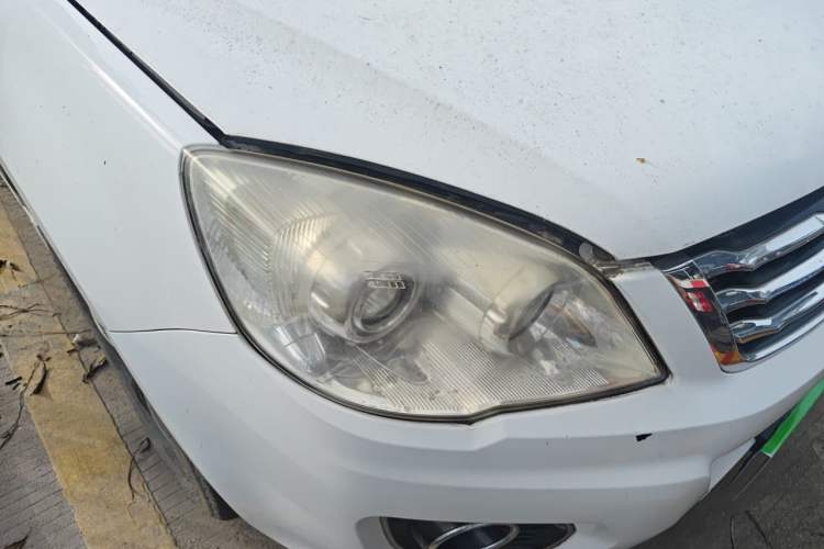 Used Haval H6 2013 Upgraded Model 1.5T Manual Two-Wheel Drive Elite Version Right Front Headlight