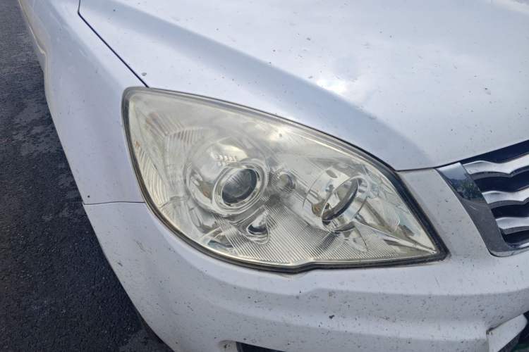 Used Haval H6 2013 Upgraded Model 1.5T Manual Two-Wheel Drive Elite Version Right Front Headlight