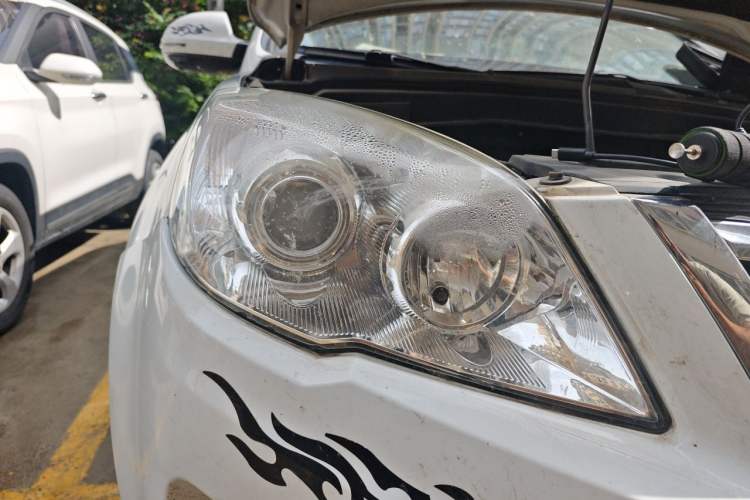 Used Haval H6 2013 Upgraded Model 1.5T Manual Two-Wheel Drive Elite Version Right Front Headlight