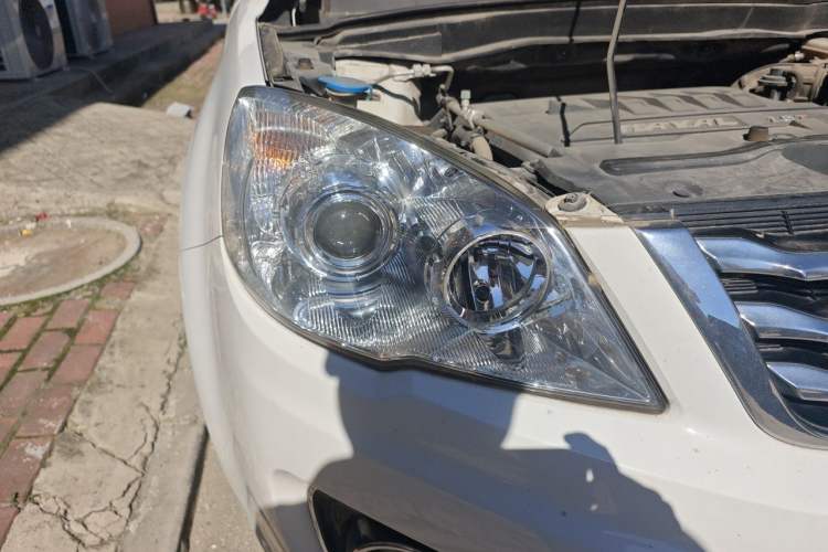 Used Haval H6 2013 Upgraded Model 1.5T Manual Two-Wheel Drive Elite Version Right Front Headlight