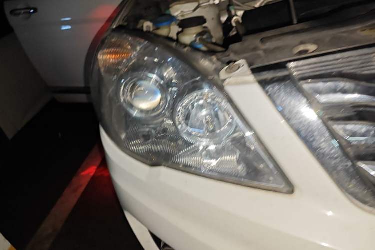 Used Haval H6 2013 Upgraded Model 1.5T Manual Two-Wheel Drive Elite Version Right Front Headlight