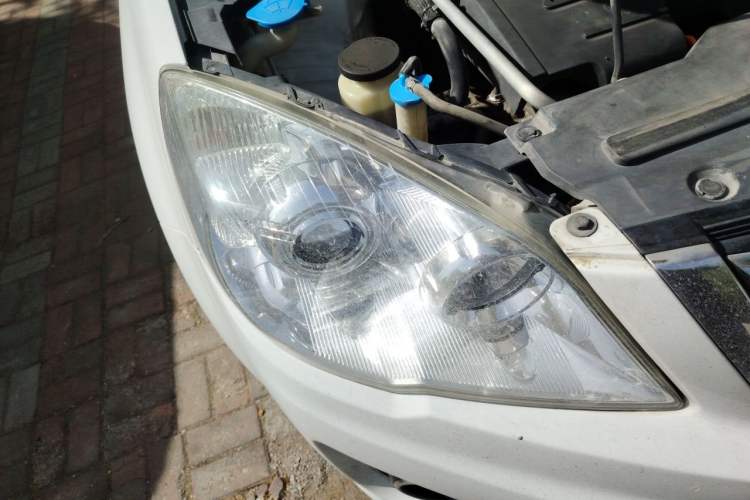 Used Haval H6 2013 Upgraded Model 1.5T Manual Two-Wheel Drive Elite Version Right Front Headlight