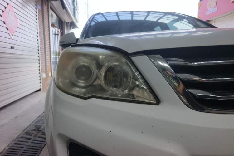 Used Haval H6 2013 Upgraded Model 1.5T Manual Two-Wheel Drive Elite Version Right Front Headlight