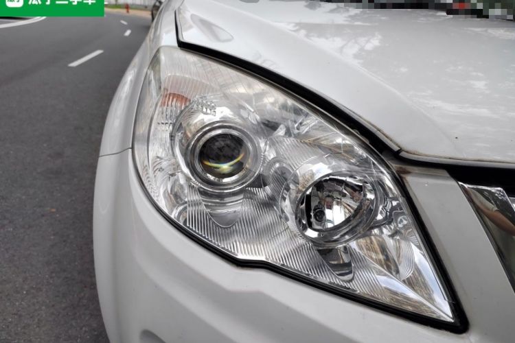 Used Haval H6 2013 Upgraded Model 1.5T Manual Two-Wheel Drive Elite Version Right Front Headlight