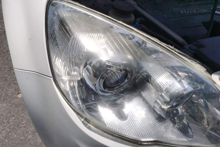 Used Haval H6 2013 Upgraded Model 1.5T Manual Two-Wheel Drive Elite Version Right Front Headlight
