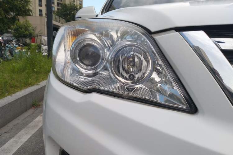 Used Haval H6 2013 Upgraded Model 1.5T Manual Two-Wheel Drive Elite Version Right Front Headlight