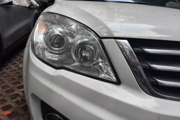 Used Haval H6 2013 Upgraded Model 2.4L Automatic Two-Wheel Drive Elite Version Right Front Headlight