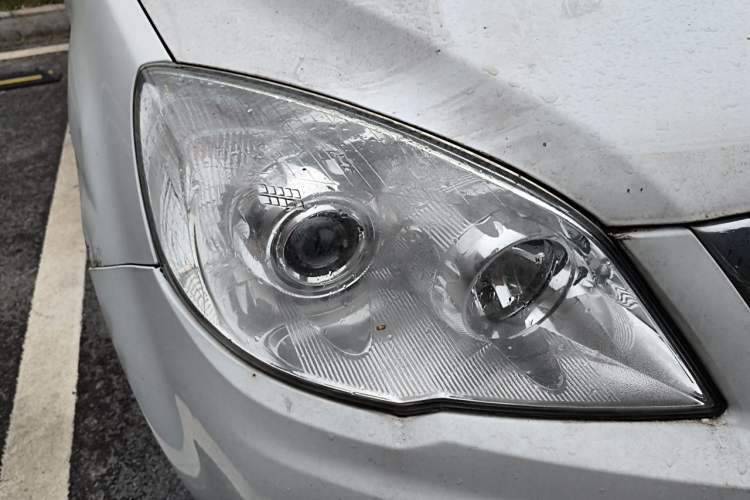 Used Haval H6 2013 Upgraded Model 2.4L Automatic Two-Wheel Drive Elite Version Right Front Headlight