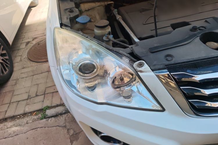 Used Haval H6 2013 Upgraded Model 1.5T Manual Two-Wheel Drive Elite Version Right Front Headlight
