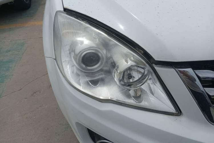 Used Haval H6 2013 Upgraded Model 1.5T Manual Two-Wheel Drive Elite Version Right Front Headlight