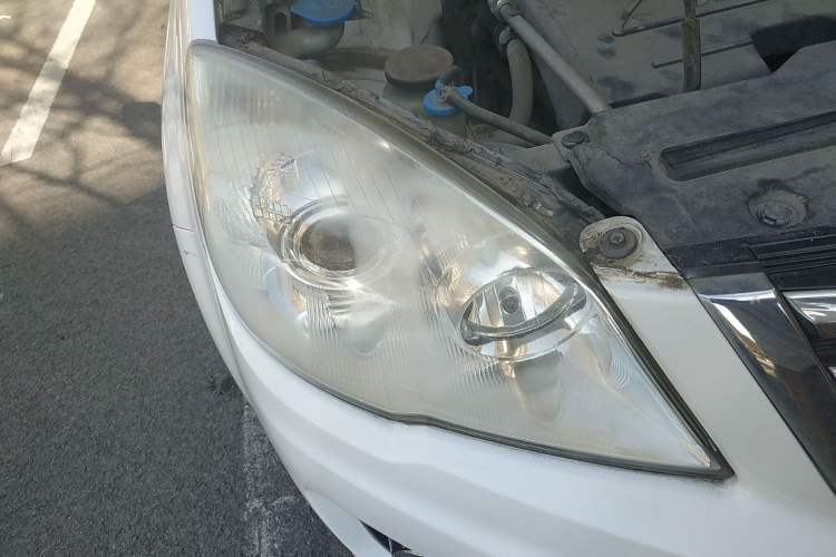 Used Haval H6 2013 Upgraded Model 1.5T Manual Two-Wheel Drive Elite Version Right Front Headlight