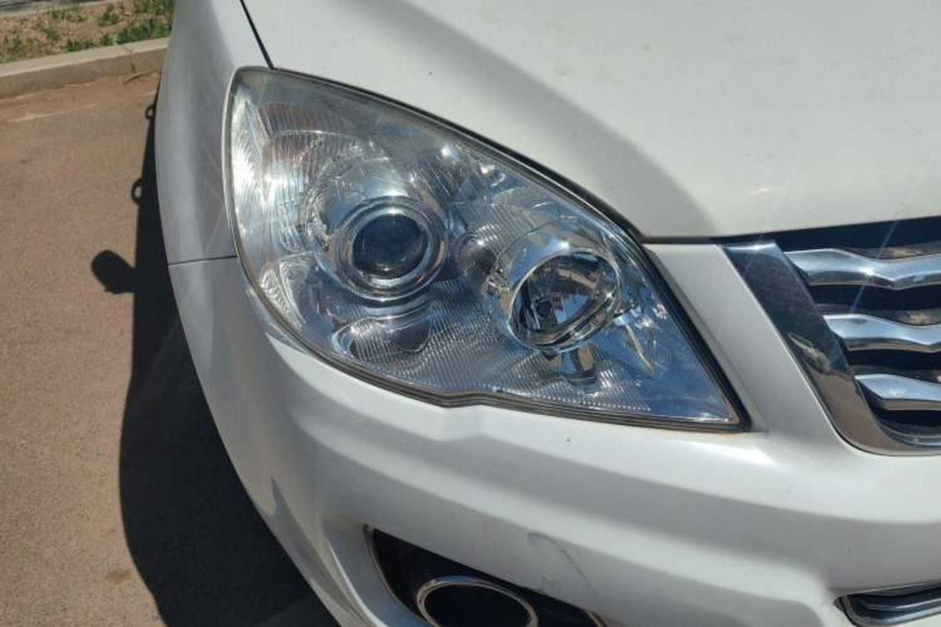 Used Haval H6 2013 Upgraded Model 1.5T Manual Two-Wheel Drive Elite Version Right Front Headlight