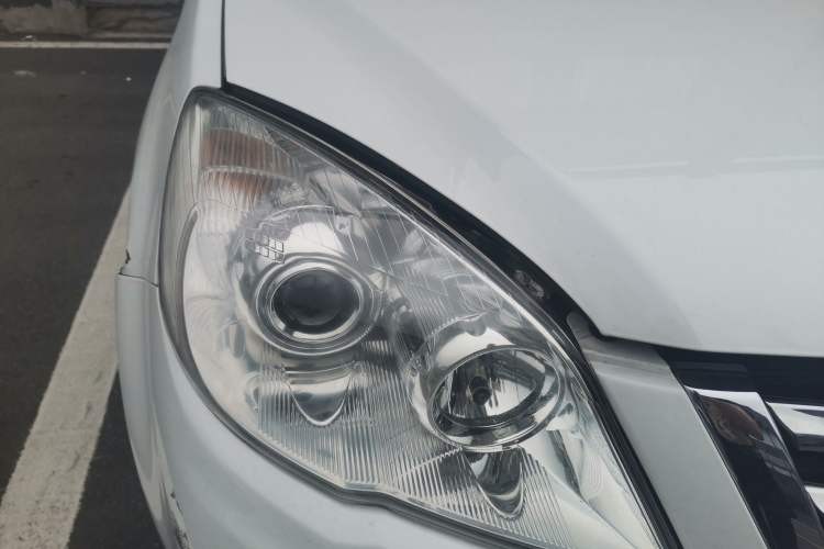 Used Haval H6 2013 Upgraded Model 2.4L Automatic Two-Wheel Drive Elite Version Right Front Headlight