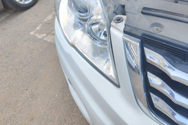 Used Haval H6 2013 Upgraded Model 1.5T Manual Two-Wheel Drive Elite Version Right Front Headlight