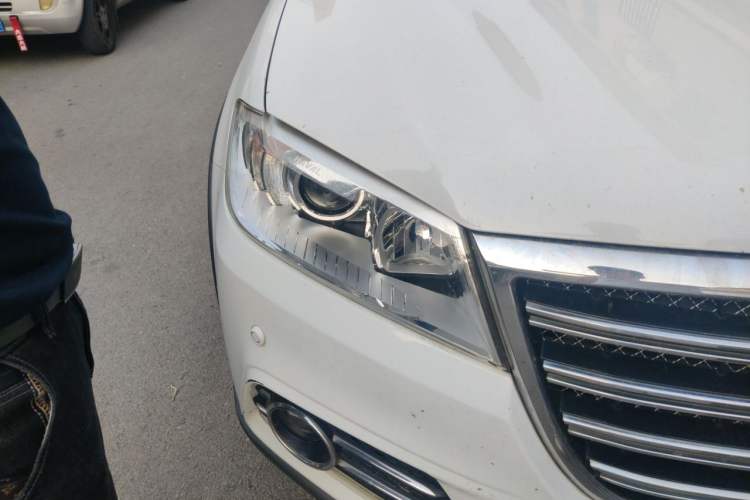 Used Haval H6 2013 Sports Edition 1.5T Manual Two-Wheel Drive Elite Model Right Front Headlight