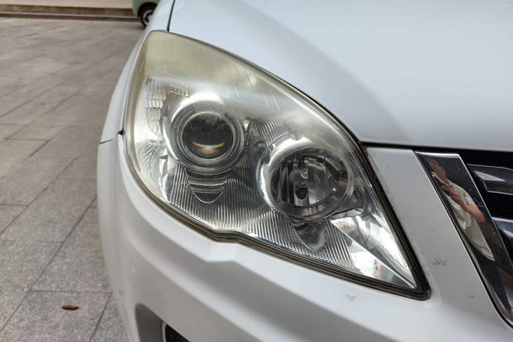 Used Haval H6 2013 Upgraded Model 1.5T Manual Two-Wheel Drive Elite Version Right Front Headlight