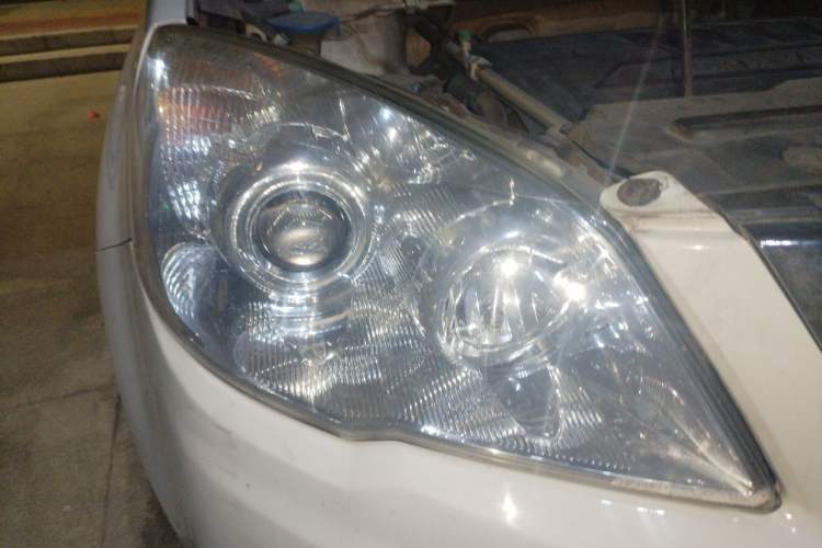 Used Haval H6 2013 Upgraded Model 1.5T Manual Two-Wheel Drive Elite Version Right Front Headlight