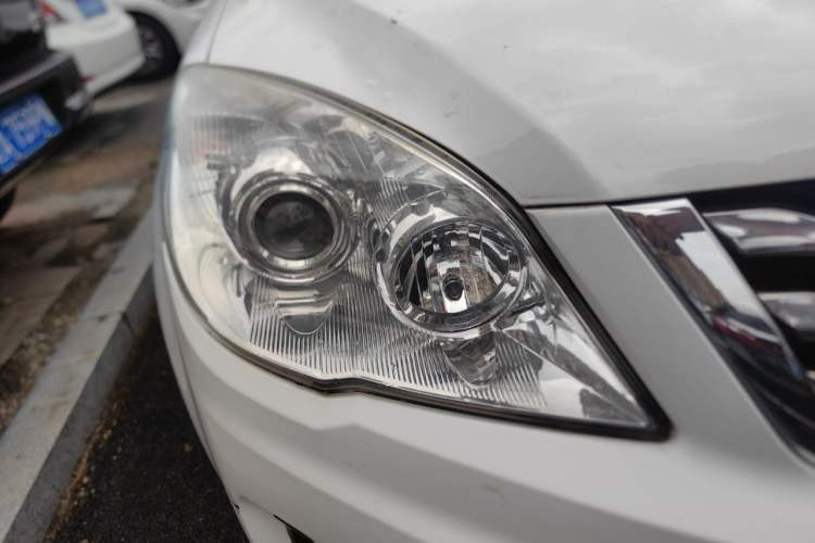 Used Haval H6 2013 Upgraded Model 1.5T Manual Two-Wheel Drive Elite Version Right Front Headlight