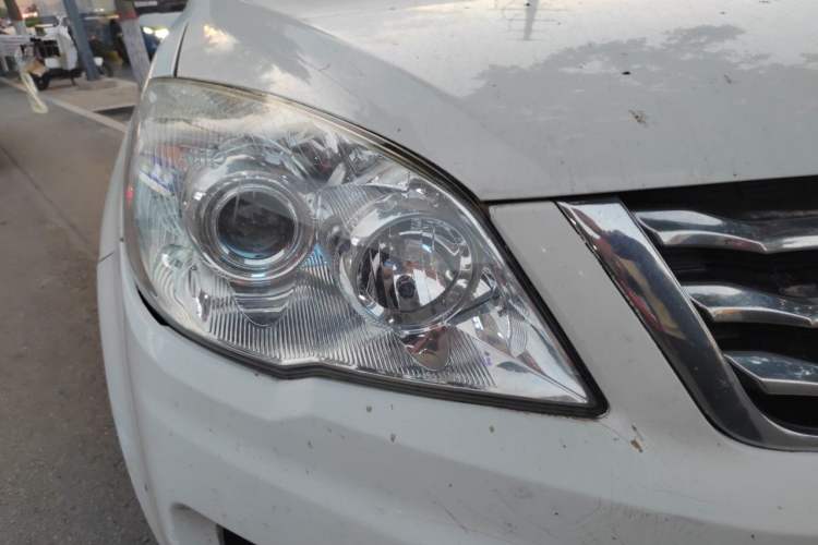 Used Haval H6 2013 Upgraded Model 1.5T Manual Two-Wheel Drive Elite Version Right Front Headlight
