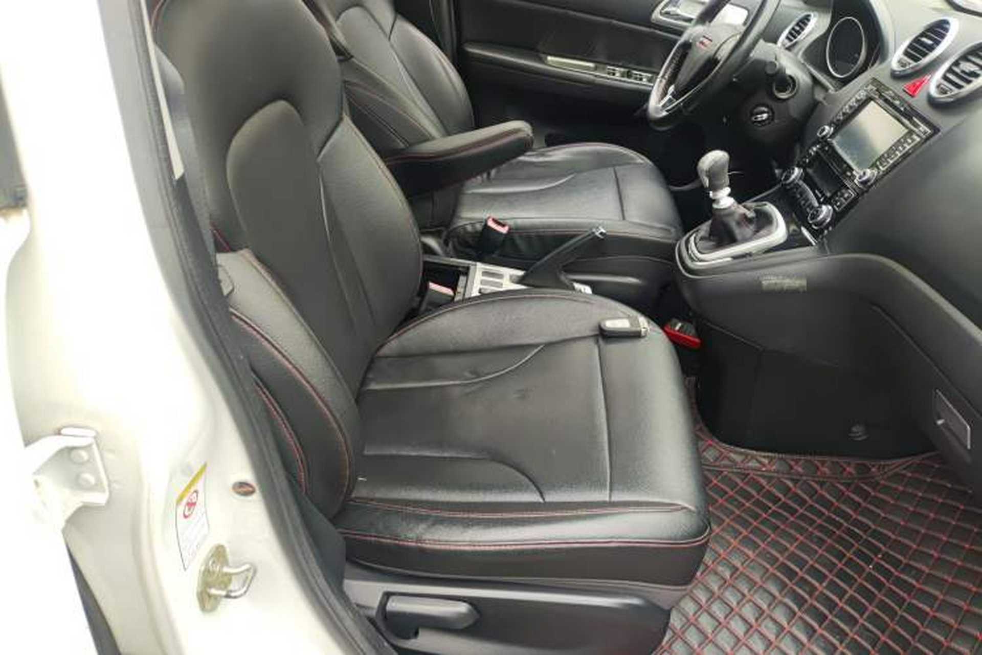 Used Haval H6 2013 Upgraded Model 1.5T Manual Two-Wheel Drive Elite Version Right Front Seat