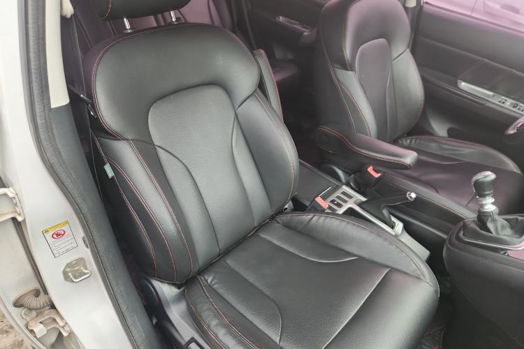 Used Haval H6 2013 Upgraded Model 1.5T Manual Two-Wheel Drive Elite Version Right Front Seat