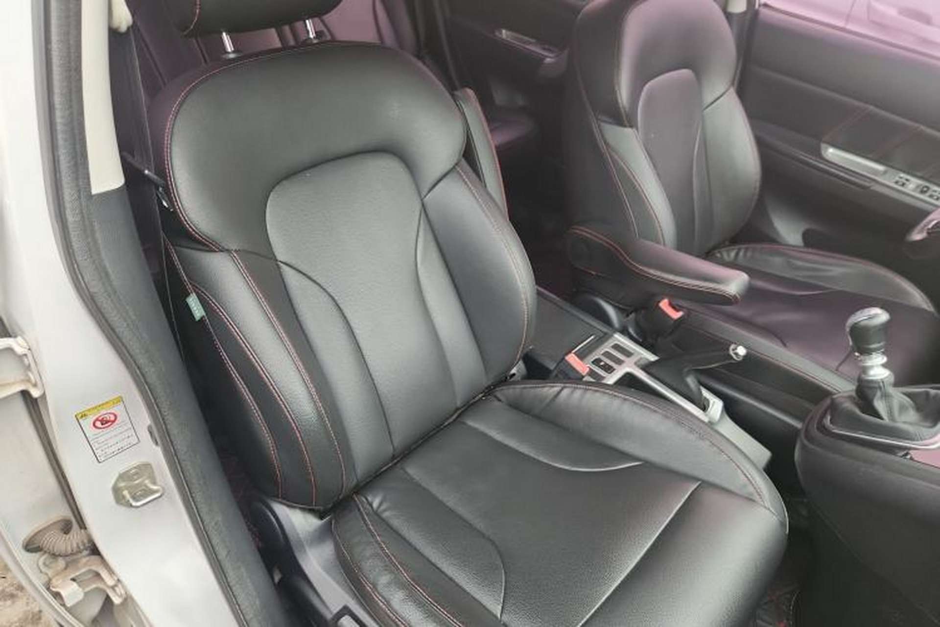 Used Haval H6 2013 Upgraded Model 1.5T Manual Two-Wheel Drive Elite Version Right Front Seat