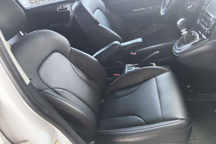 Used Haval H6 2013 Upgraded Model 1.5T Manual Two-Wheel Drive Elite Version Right Front Seat