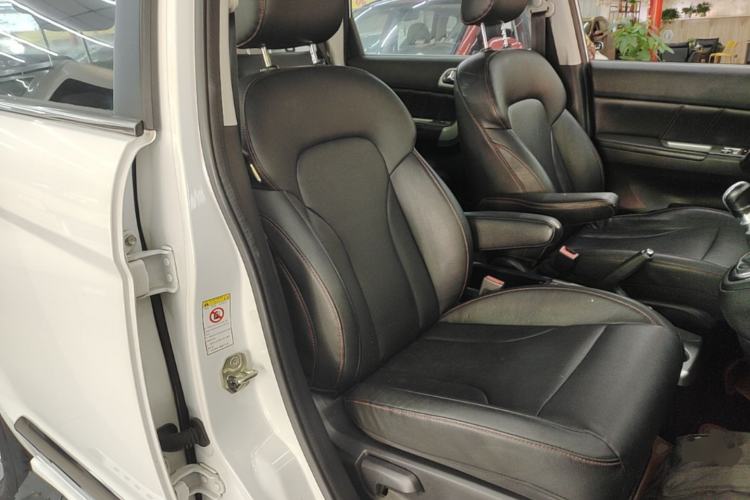 Used Haval H6 2013 Upgraded Model 1.5T Manual Two-Wheel Drive Elite Version Right Front Seat