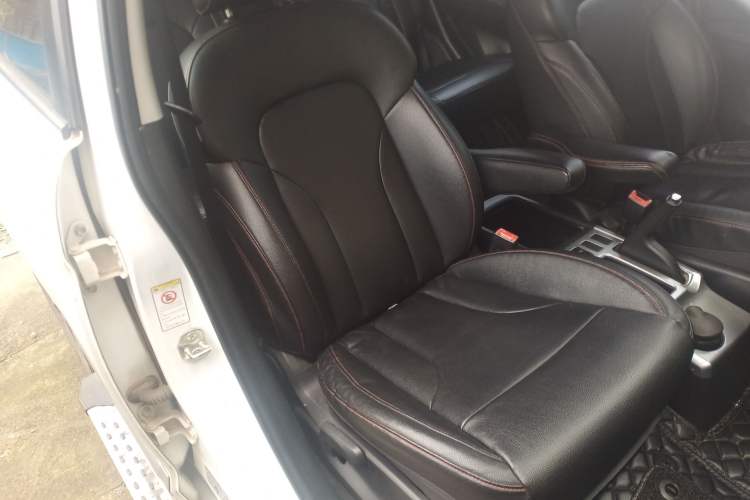 Used Haval H6 2013 Upgraded Model 2.4L Automatic Two-Wheel Drive Elite Version Right Front Seat