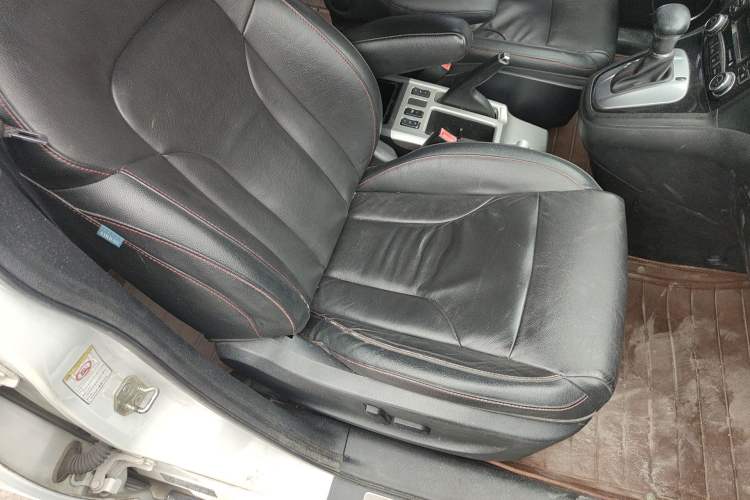 Used Haval H6 2013 Upgraded Model 2.4L Automatic Two-Wheel Drive Prestige Version
