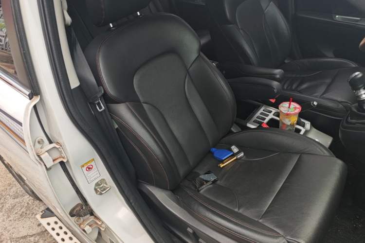 Used Haval H6 2013 Upgraded Model 1.5T Manual Two-Wheel Drive Prestige Version Right Front Seat