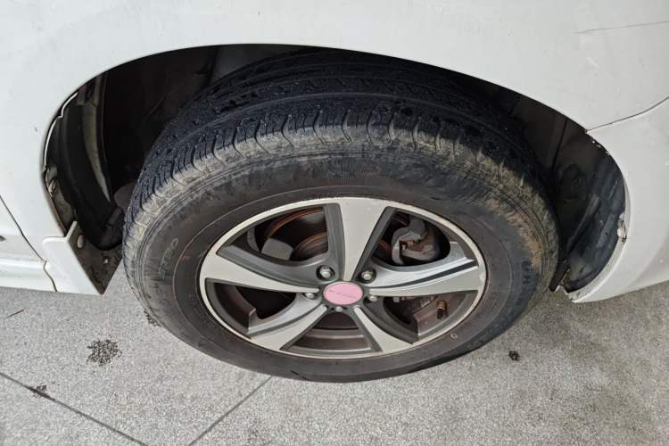 Used Haval H6 2013 Upgraded Model 1.5T Manual Two-Wheel Drive Elite Version Right Front Wheel Hub
