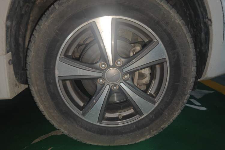 Used Haval H6 2013 Upgraded Model 1.5T Manual Two-Wheel Drive Elite Version Right Front Wheel Hub