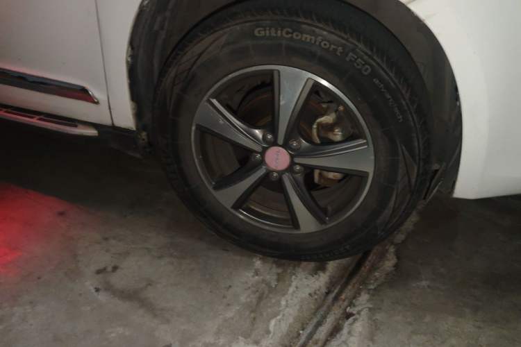 Used Haval H6 2013 Upgraded Model 1.5T Manual Two-Wheel Drive Elite Version Right Front Wheel Hub