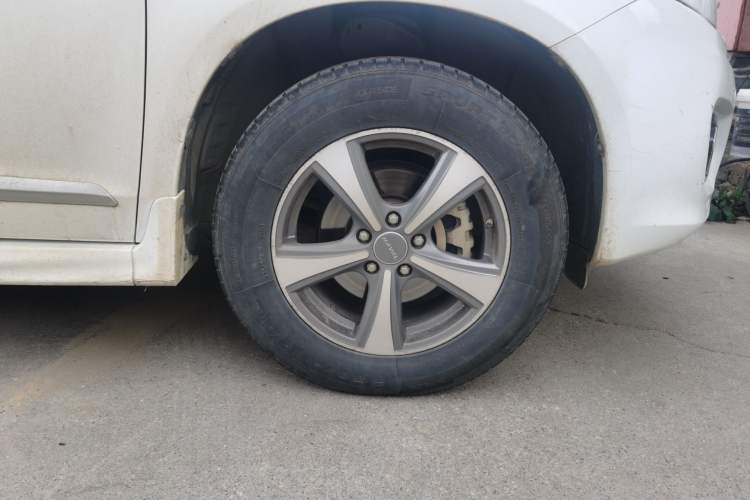 Used Haval H6 2013 Upgraded Model 1.5T Manual Two-Wheel Drive Elite Version Right Front Wheel Hub