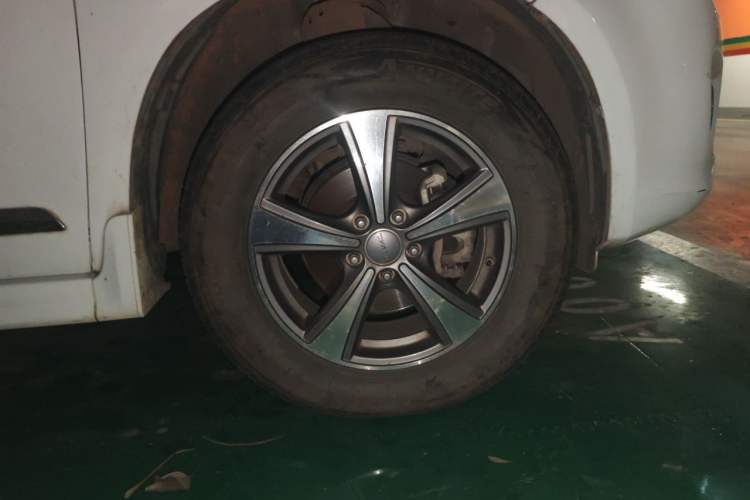 Used Haval H6 2013 Upgraded Model 1.5T Manual Two-Wheel Drive Elite Version Right Front Wheel Hub