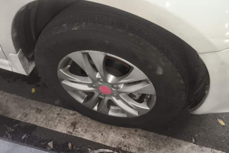 Used Haval H6 2013 Upgraded Model 2.4L Automatic Two-Wheel Drive Elite Version Right Front Wheel Hub