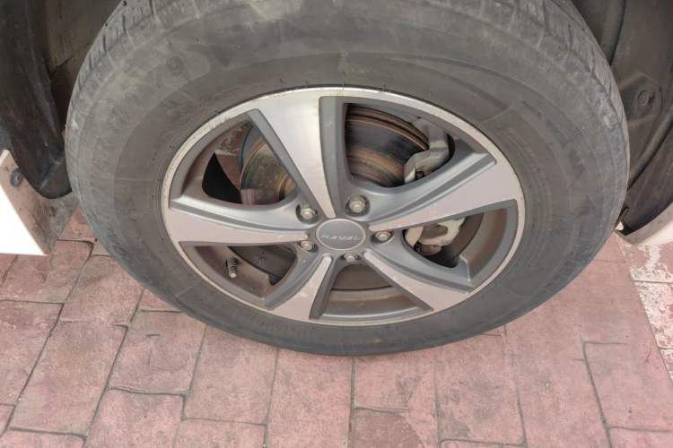 Used Haval H6 2013 Upgraded Model 1.5T Manual Two-Wheel Drive Elite Version Right Front Wheel Hub