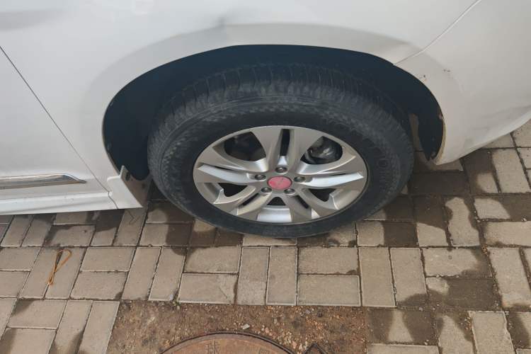 Used Haval H6 2013 Upgraded Model 1.5T Manual Two-Wheel Drive Elite Version Right Front Wheel Hub