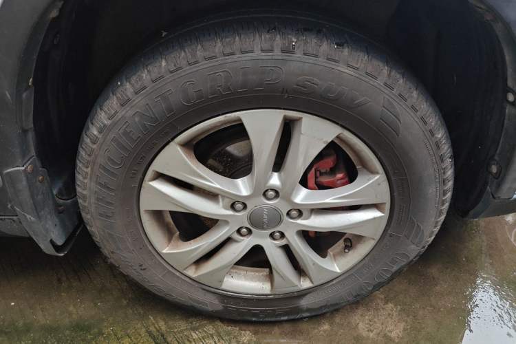 Used Haval H6 2013 Sport Edition 1.5T Manual Two-Wheel Drive Prestige Model Right Front Wheel Hub