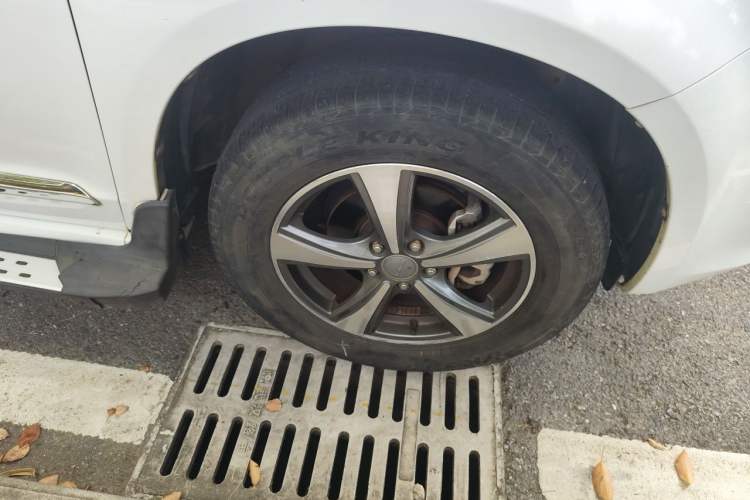 Used Haval H6 2013 Upgraded Model 1.5T Manual Two-Wheel Drive Urban Version Right Front Wheel Hub