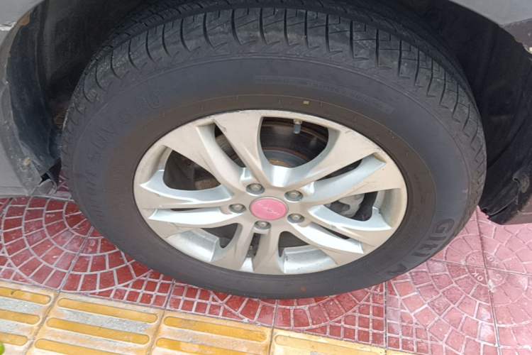 Used Haval H6 2013 Sports Edition 1.5T Manual Two-Wheel Drive Elite Model Right Front Wheel Hub