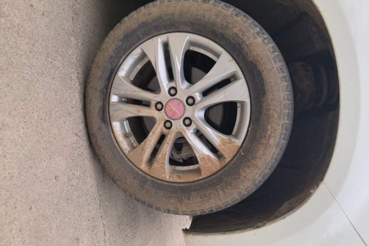 Used Haval H6 2013 Upgraded Model 1.5T Manual Two-Wheel Drive Elite Version Right Front Wheel Hub