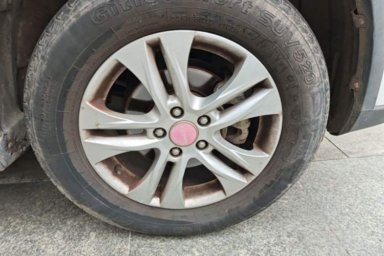 Used Haval H6 2013 Upgraded Model 1.5T Manual Two-Wheel Drive Elite Version Right Front Wheel Hub