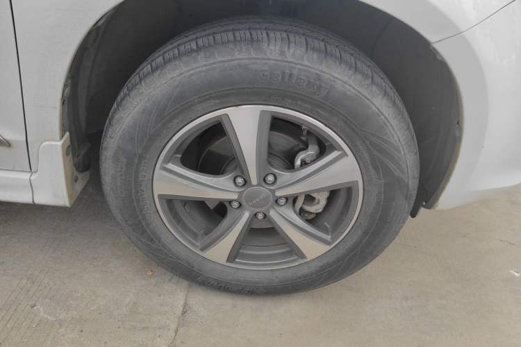 Used Haval H6 2013 Upgraded Model 1.5T Manual Two-Wheel Drive Elite Version Right Front Wheel Hub